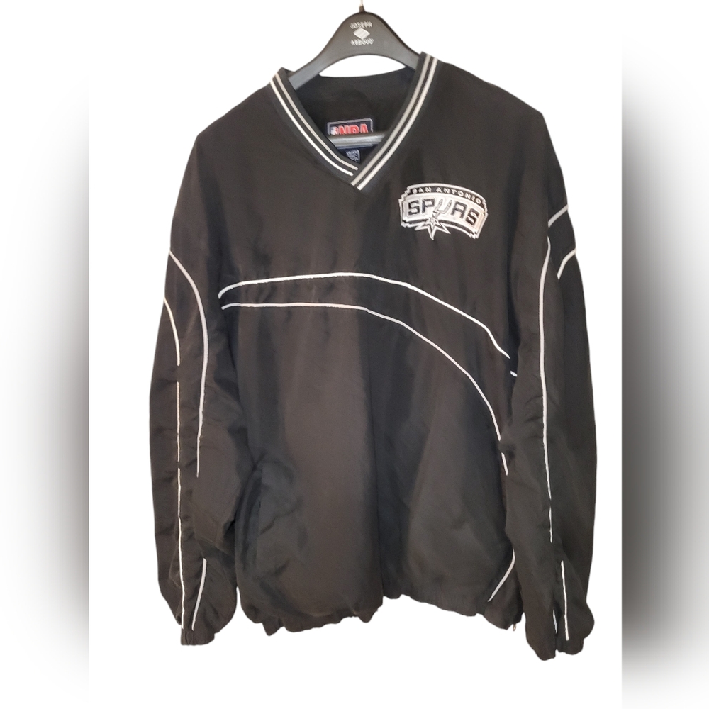 Size: XXL Spurs v-neck Pullover windbreaker.
